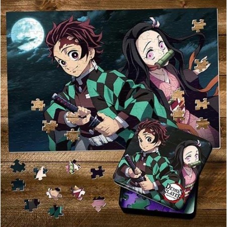 PUZZLE DEMON SLAYER DI NEZUKO E TANJIRO + LATTA CONTENITIVA 250PC 460MM X 310MM