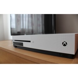 XBOX ONE S DA 1 TB + CONTROLLER E CAVI - CONSOLE USATA