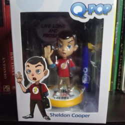 SHELDON COOPER DI BIG BANG THEORY Q-POP FIGURE DA 9 CM